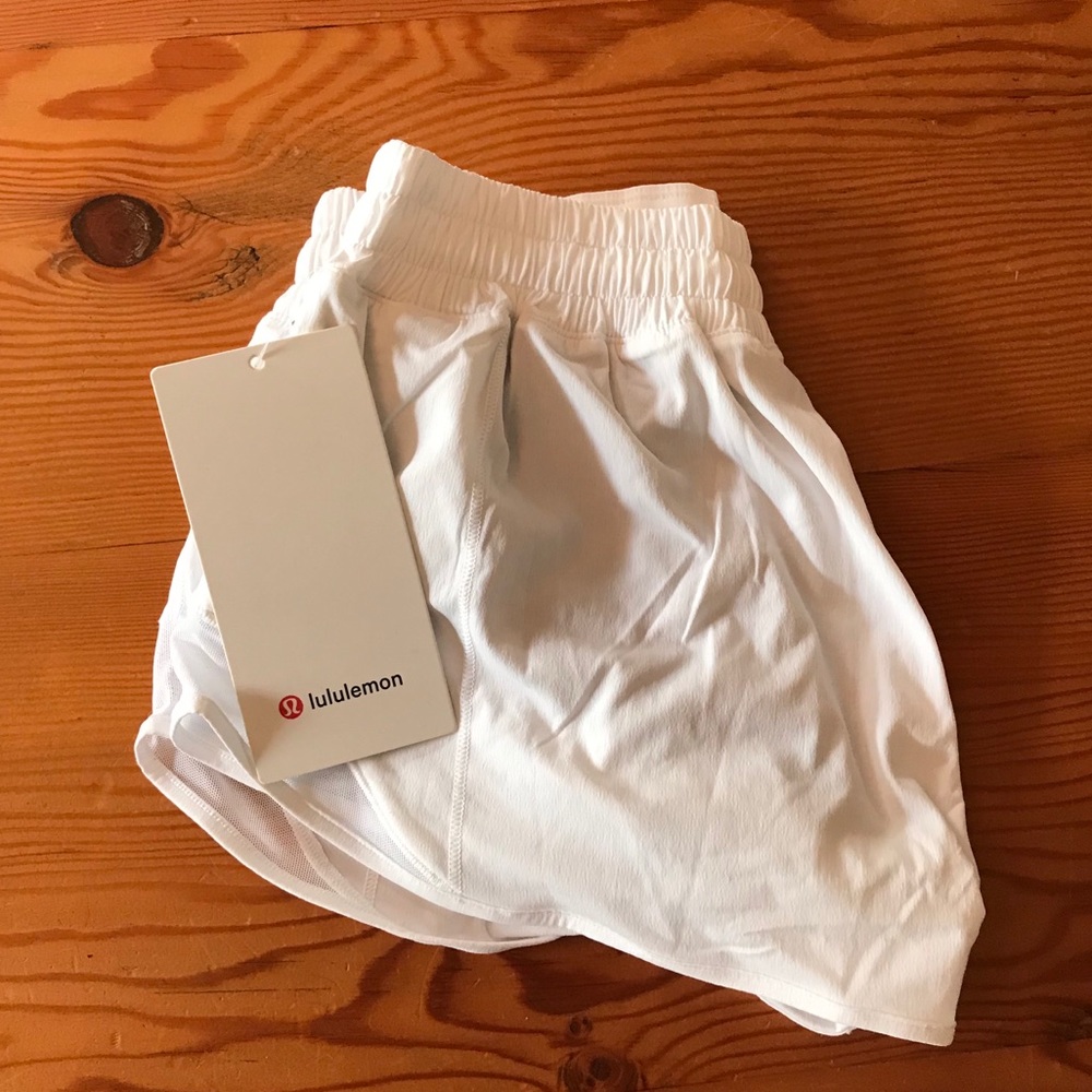 BRAND NEW lululemon white hotty hot short 2.5